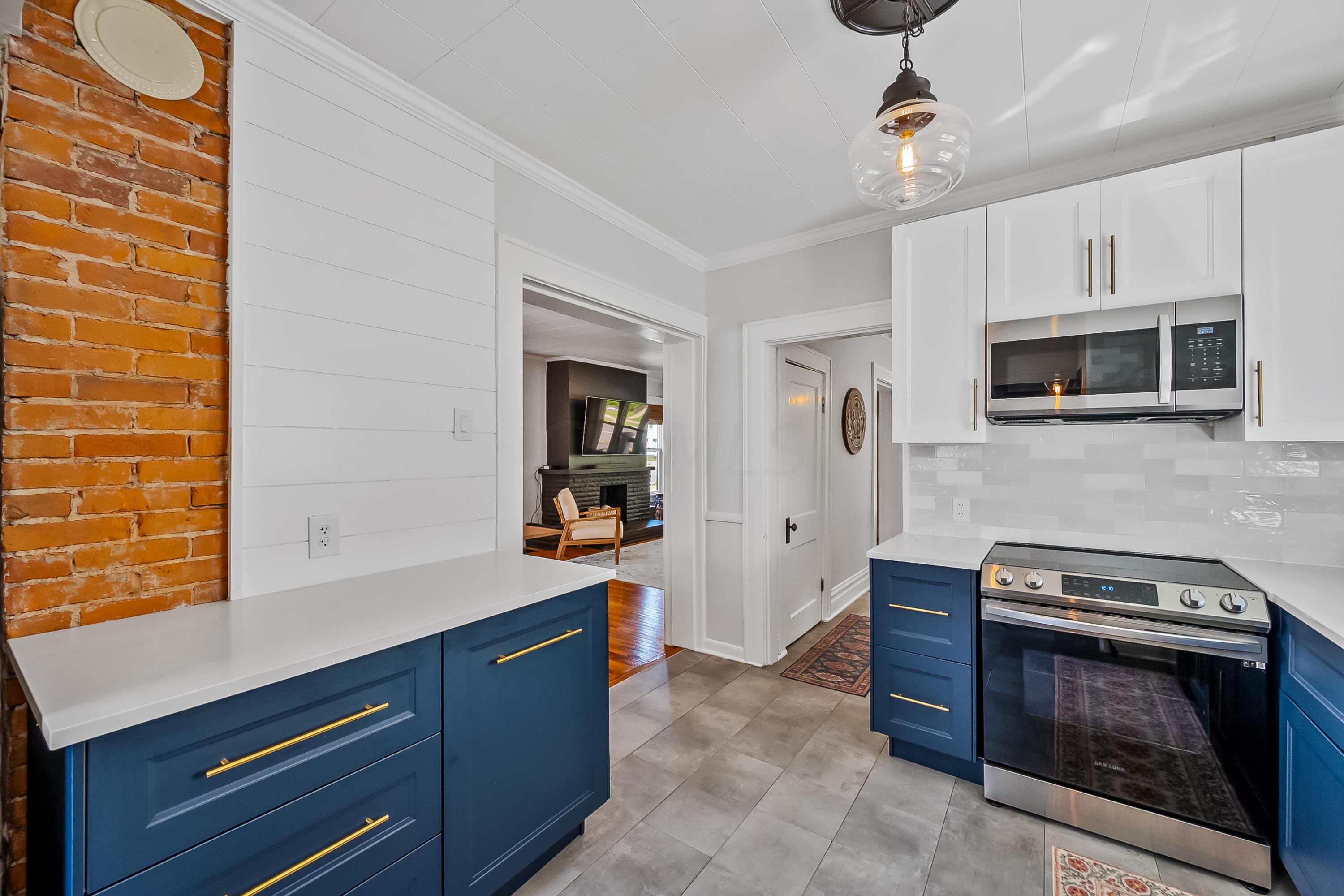121 W Central Avenue