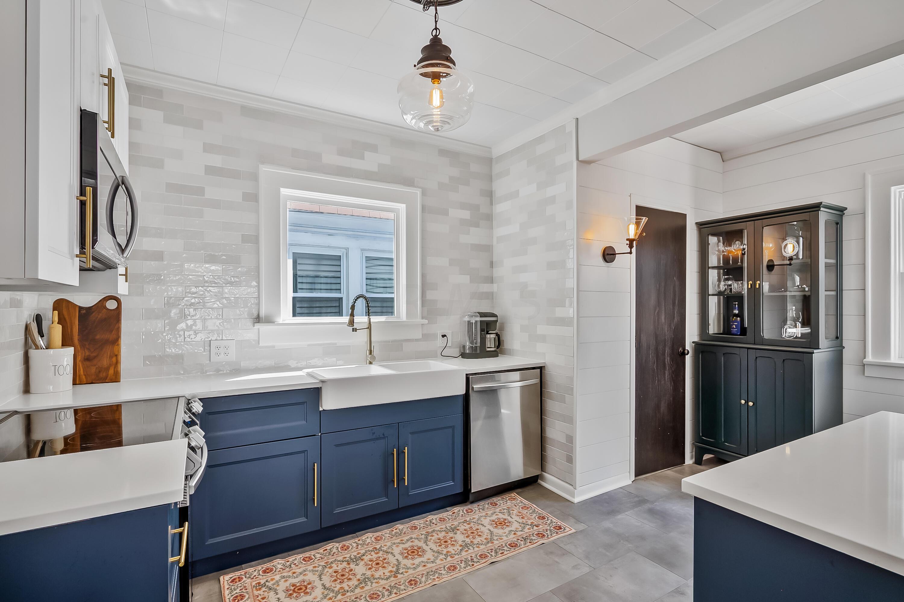 121 W Central Avenue