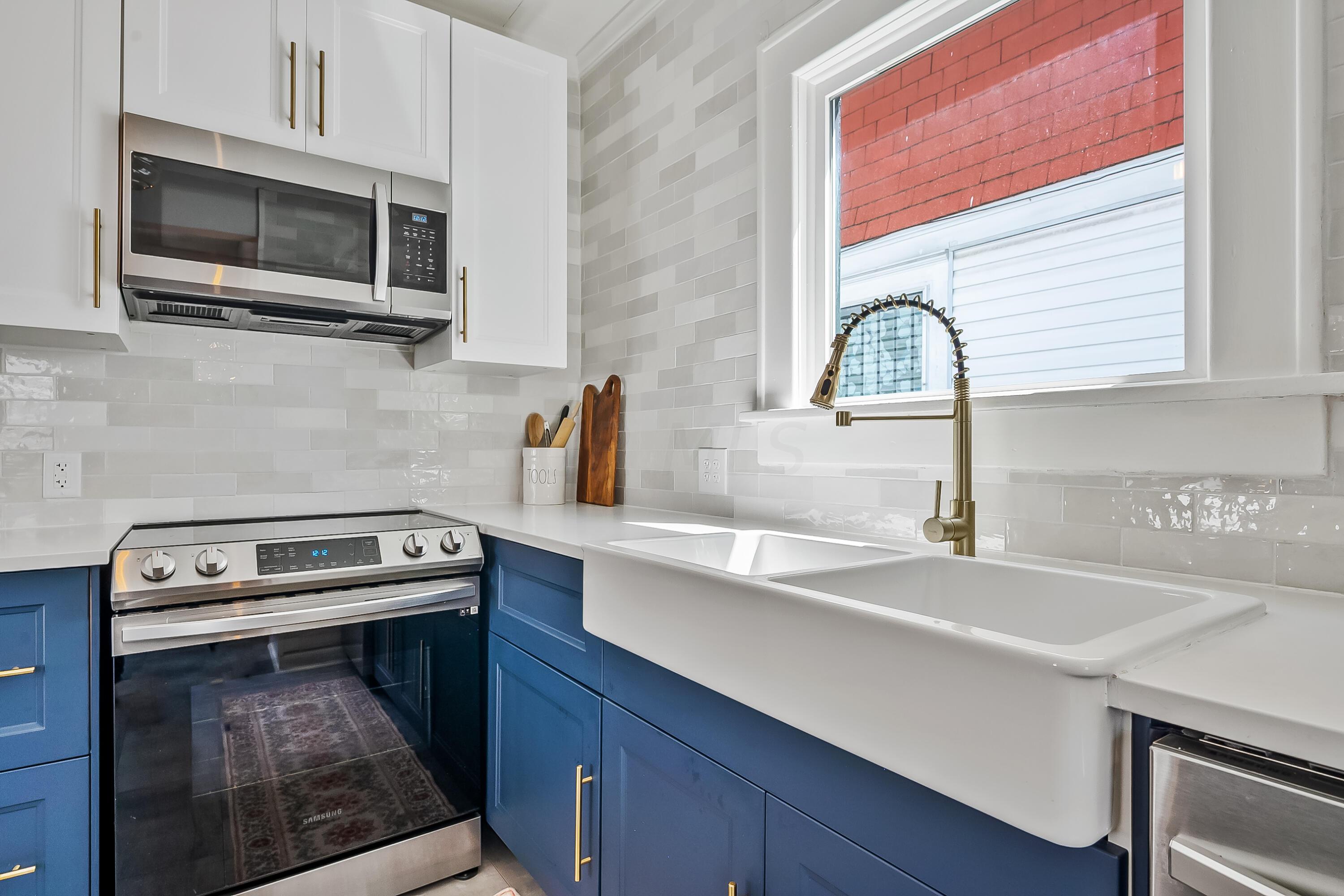 121 W Central Avenue