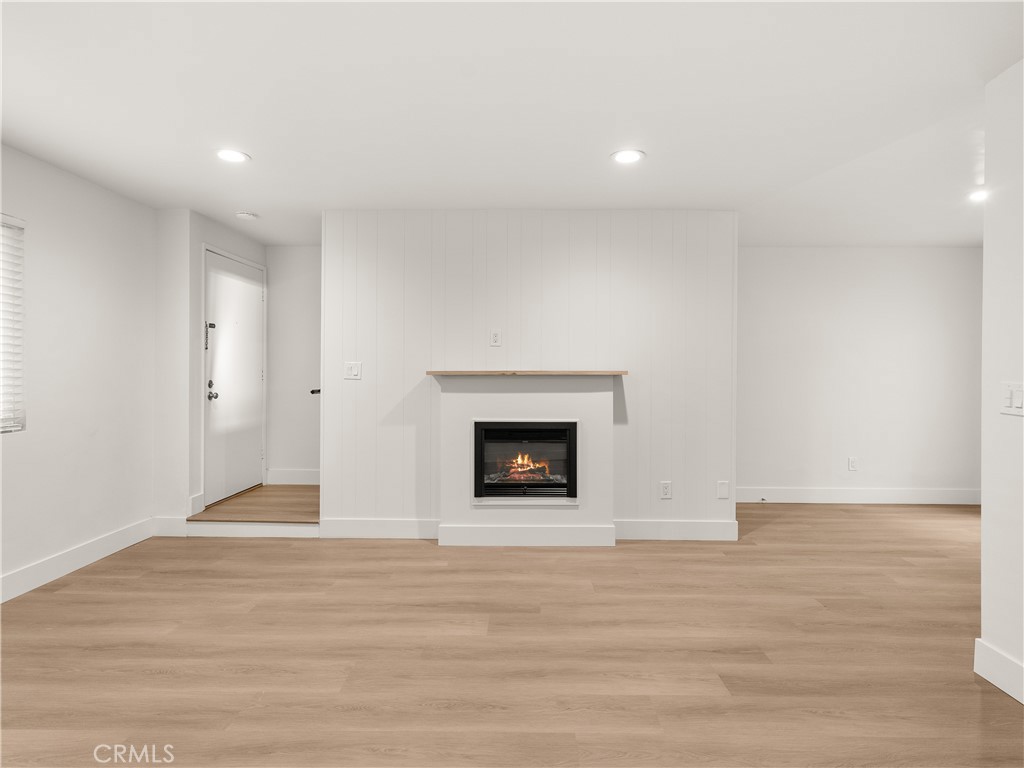 619 N Lucia Avenue N 2