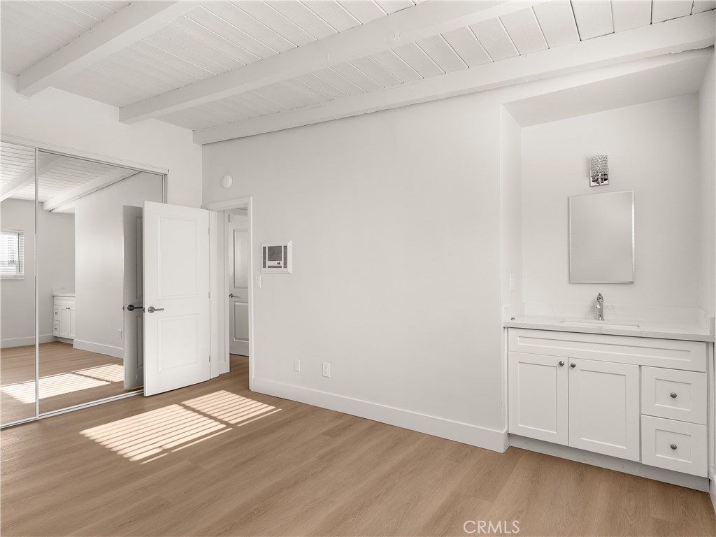 619 N Lucia Avenue N 2