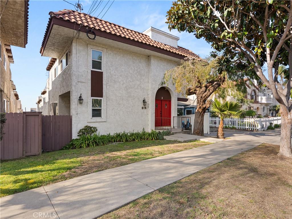 619 N Lucia Avenue N 2