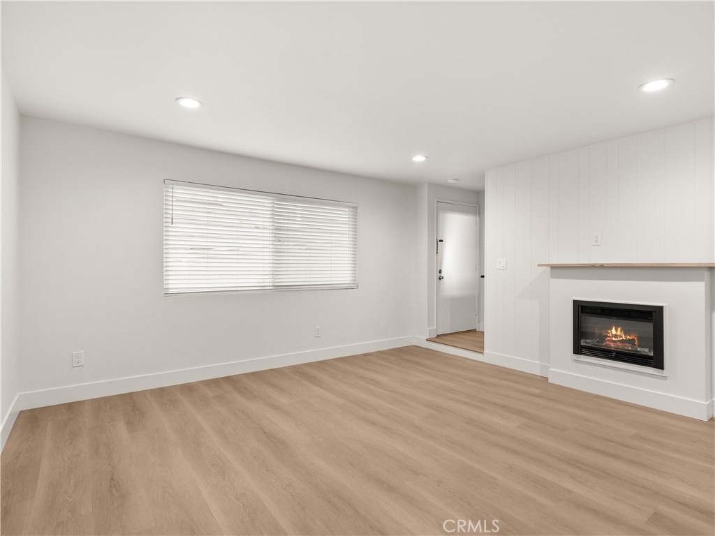 619 N Lucia Avenue N 2