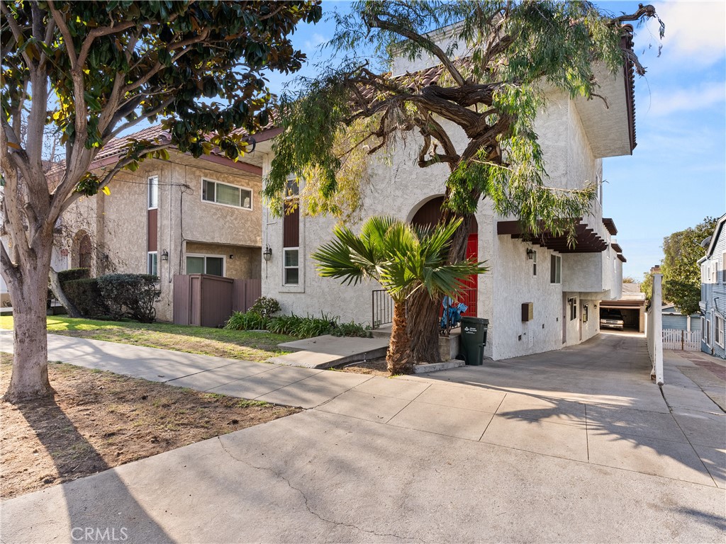 619 N Lucia Avenue N 2