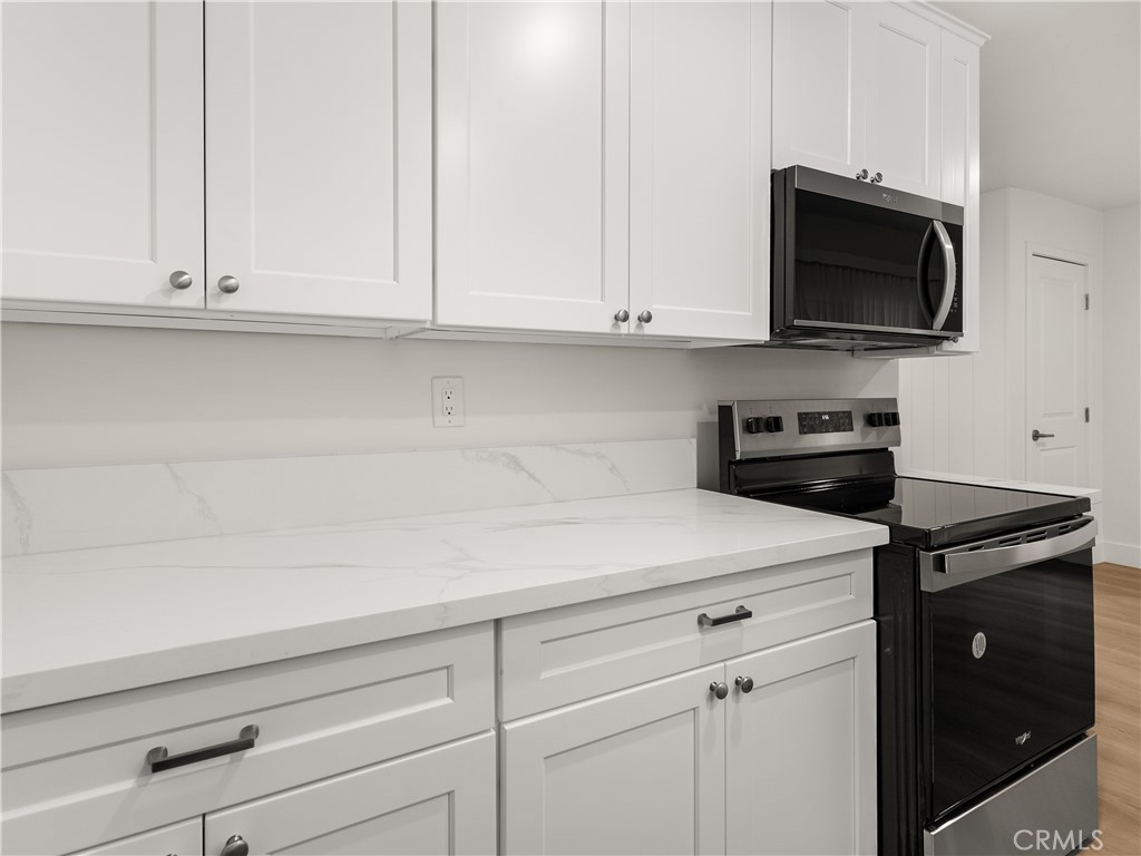 619 N Lucia Avenue N 2