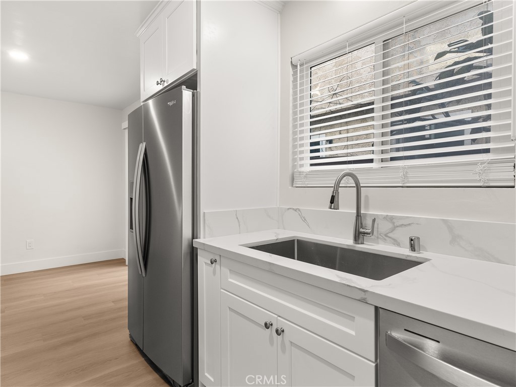 619 N Lucia Avenue N 2