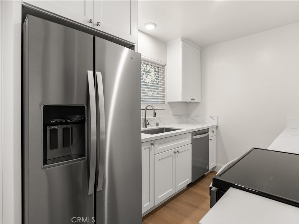 619 N Lucia Avenue N 2