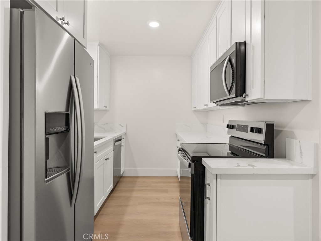 619 N Lucia Avenue N 2