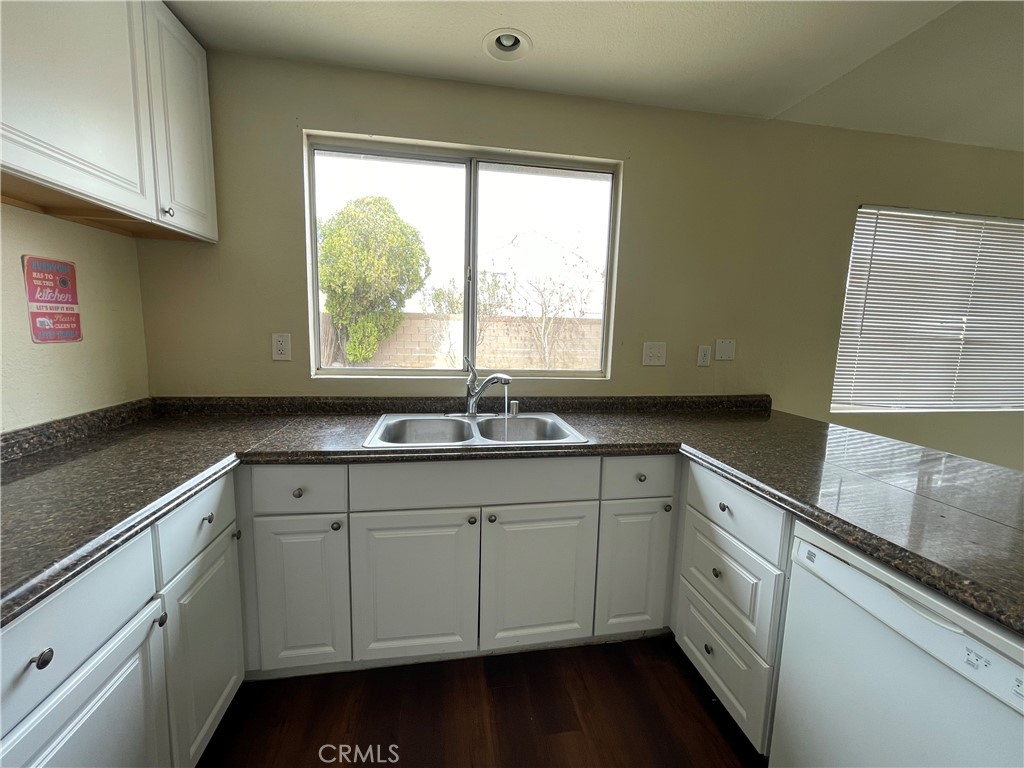 1545 E Avenue J5