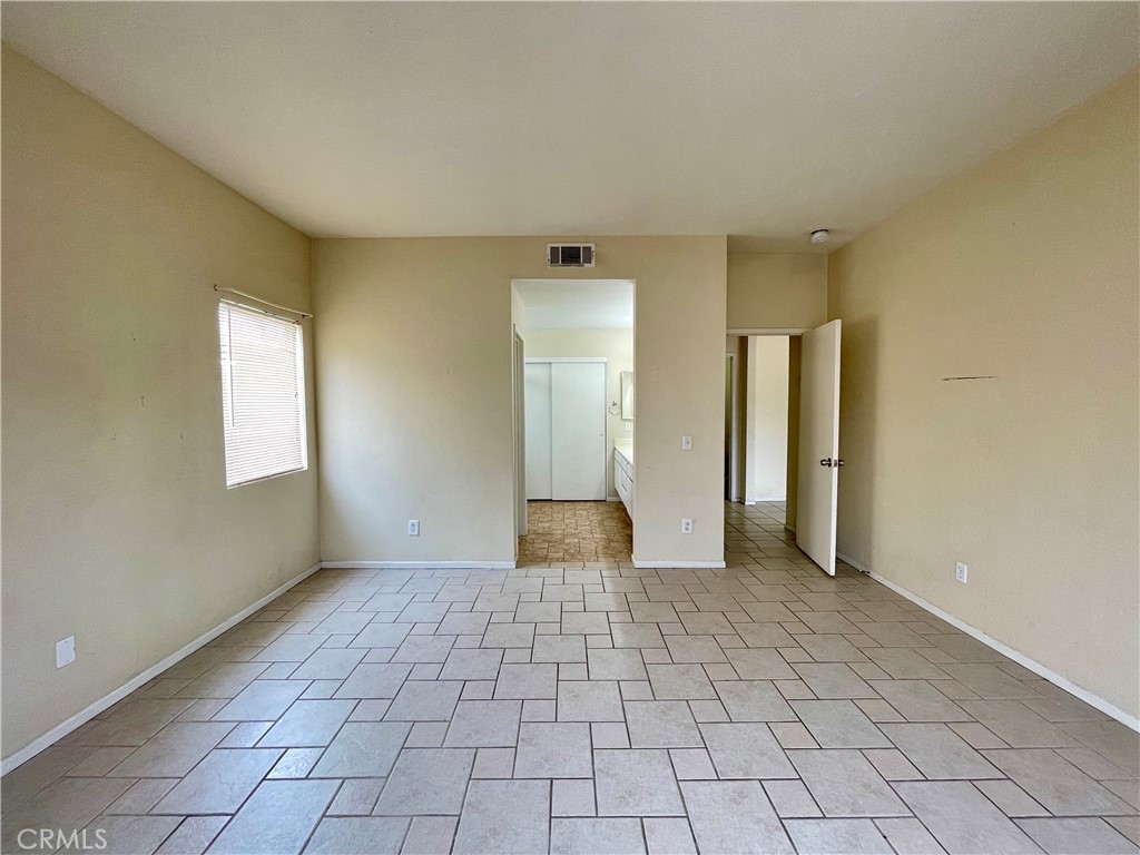 1545 E Avenue J5