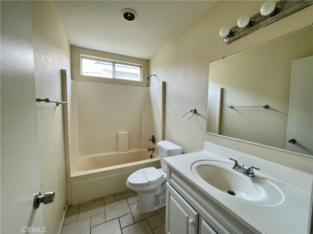 1545 E Avenue J5