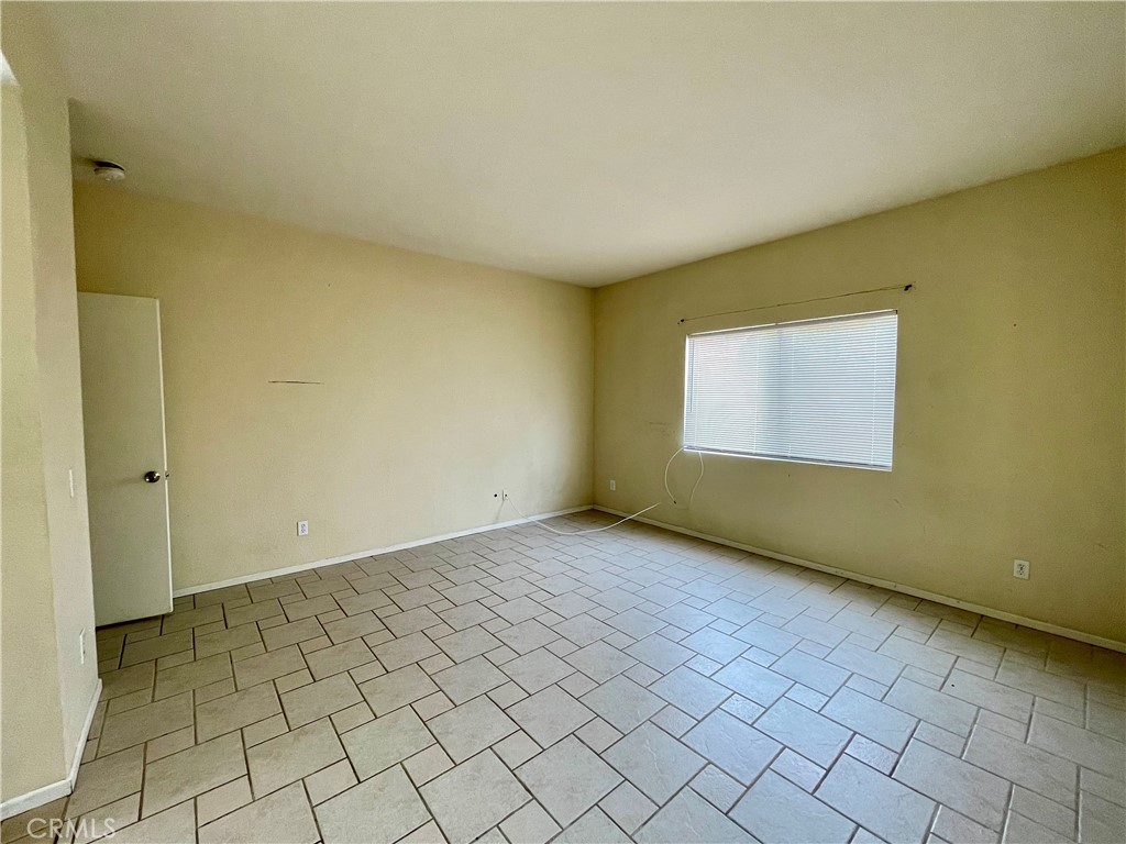 1545 E Avenue J5