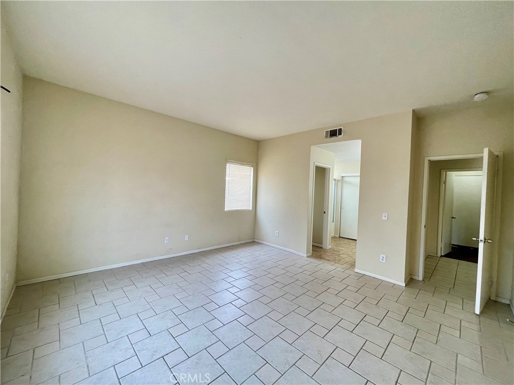 1545 E Avenue J5