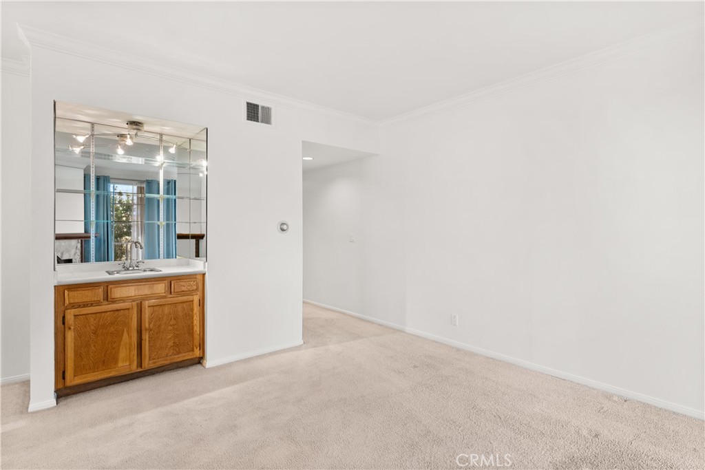 1375 Kelton Avenue 306