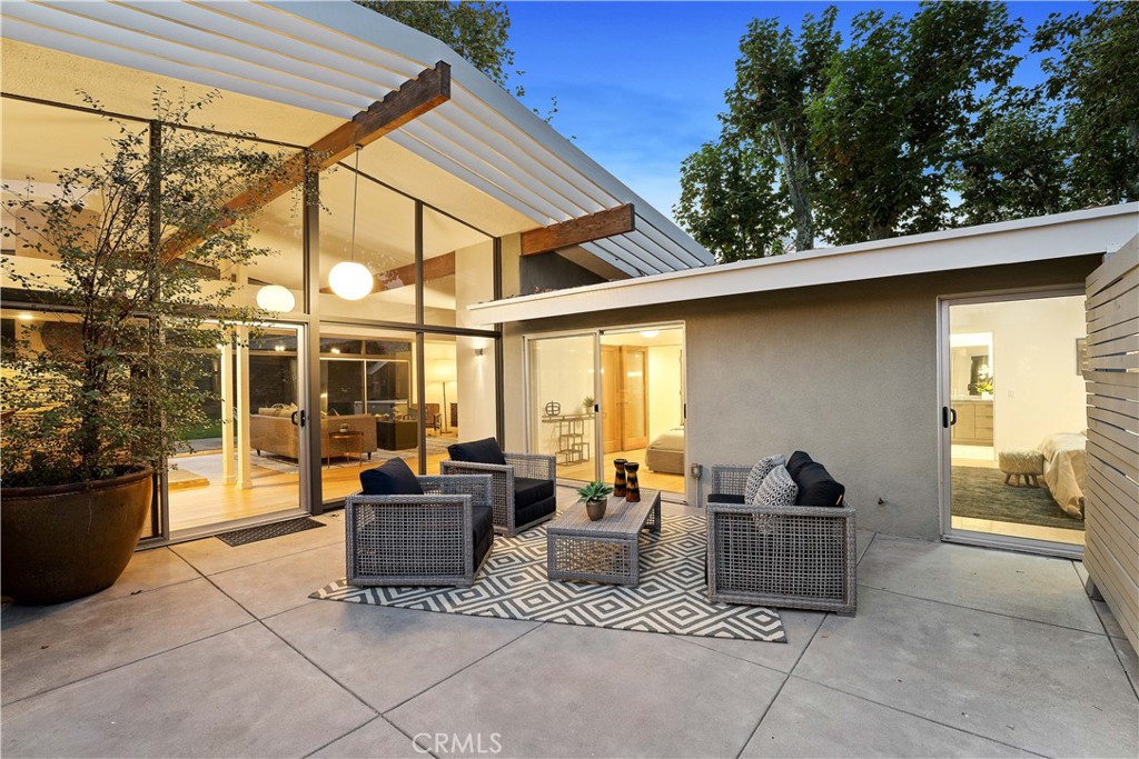 6225 Frondosa Drive