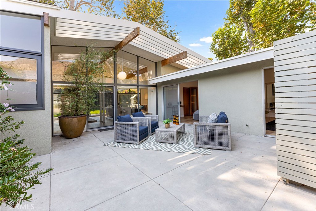 6225 Frondosa Drive