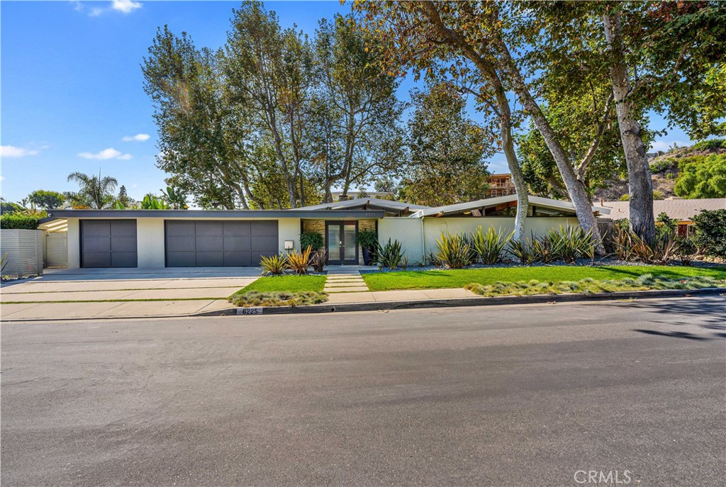 6225 Frondosa Drive