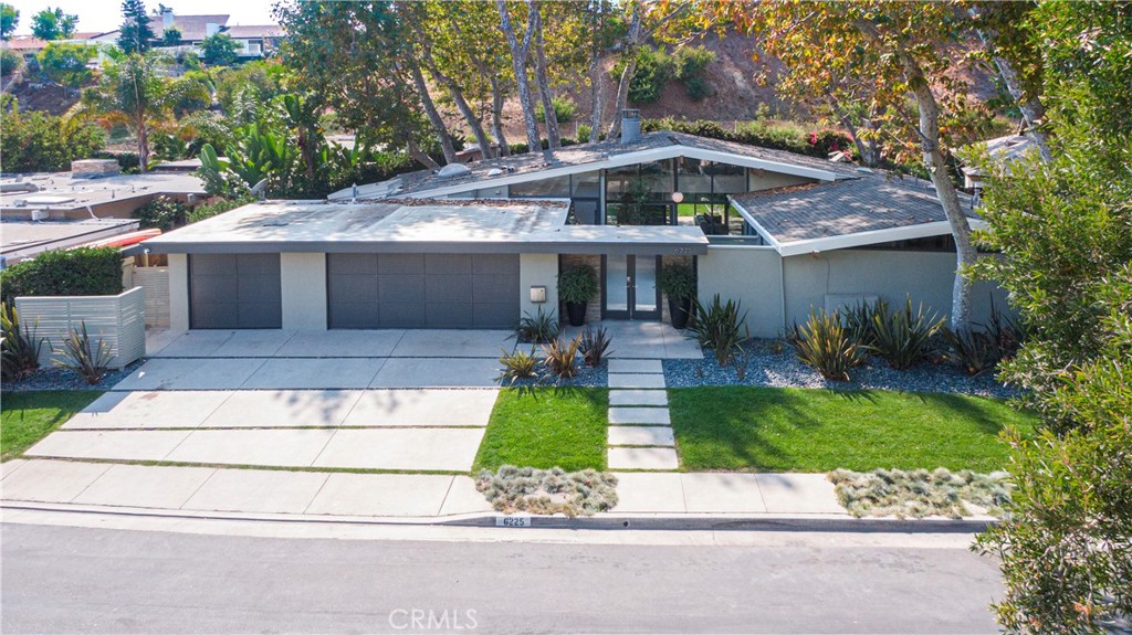 6225 Frondosa Drive
