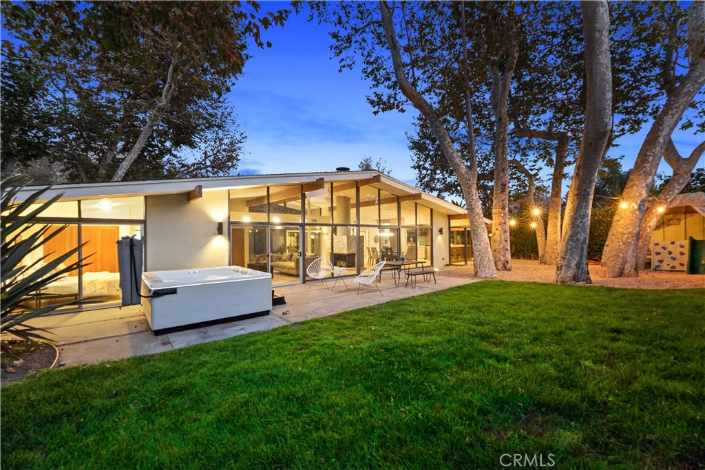 6225 Frondosa Drive