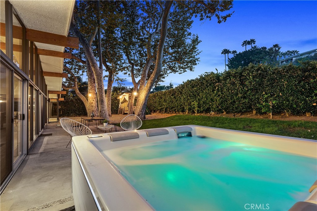 6225 Frondosa Drive