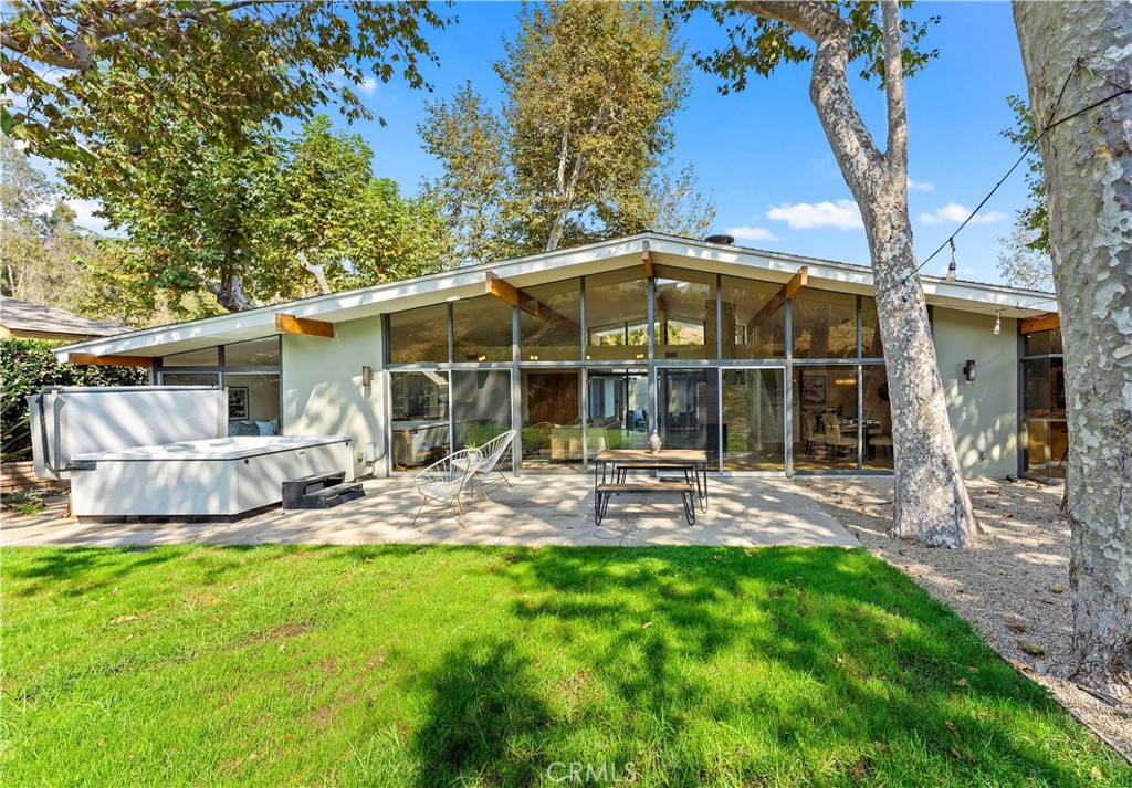 6225 Frondosa Drive