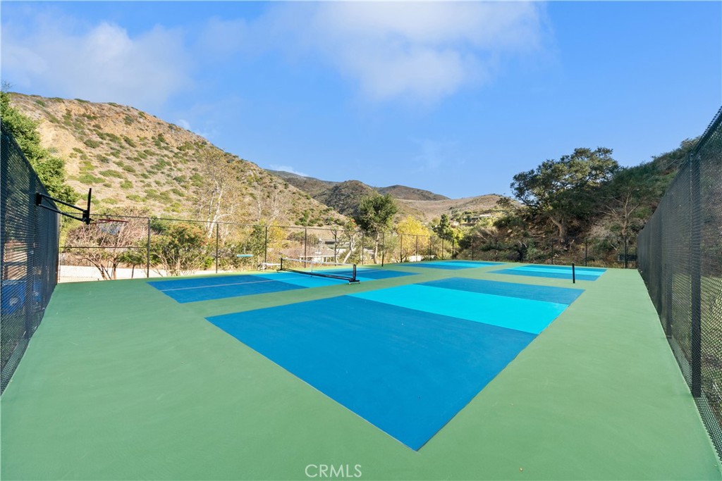 6225 Frondosa Drive