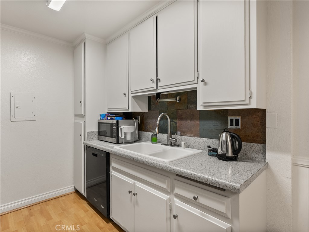 1030 W Macarthur 93