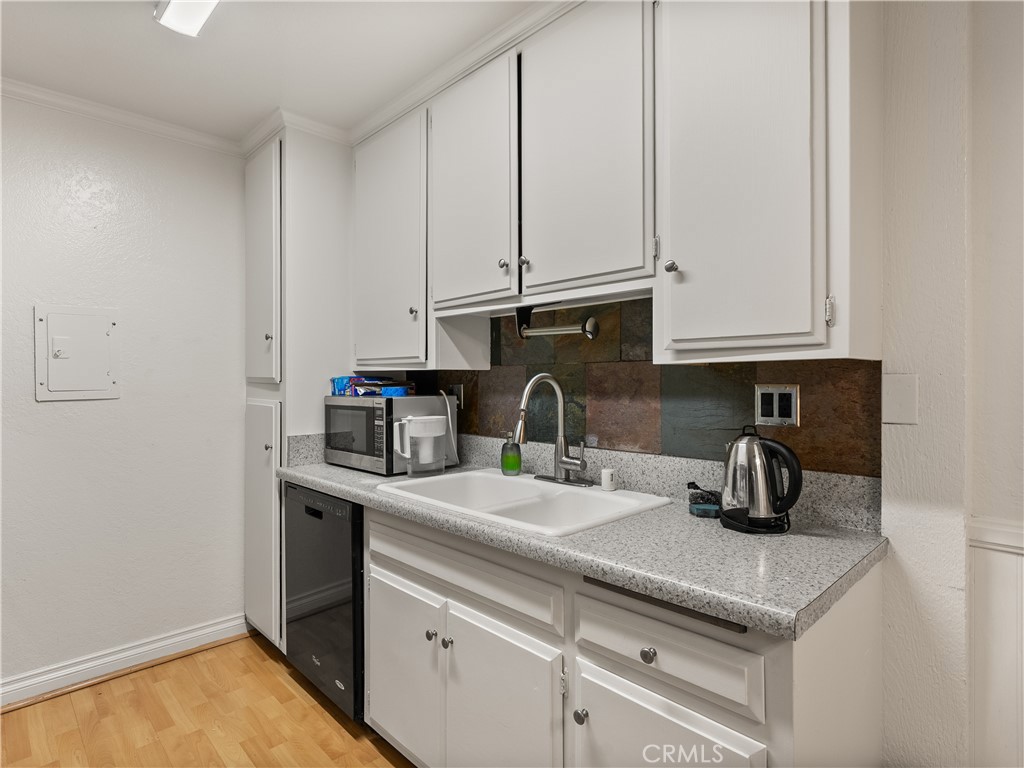 1030 W Macarthur 93