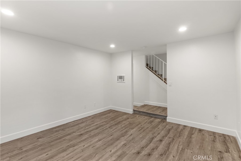 619 N Lucia Avenue N 1