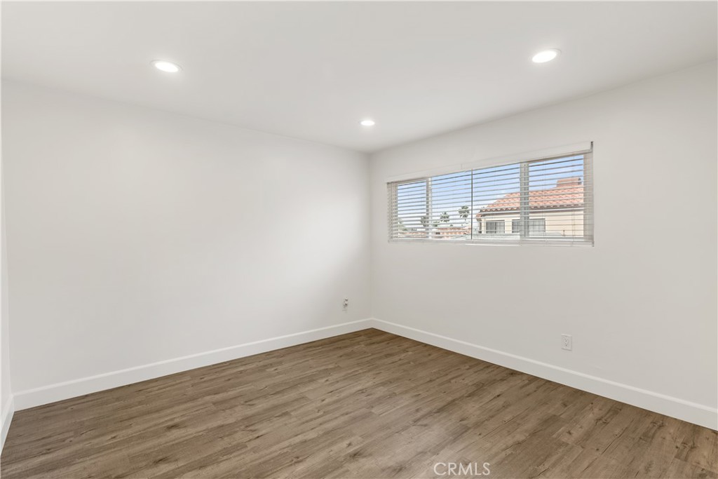 619 N Lucia Avenue N 1