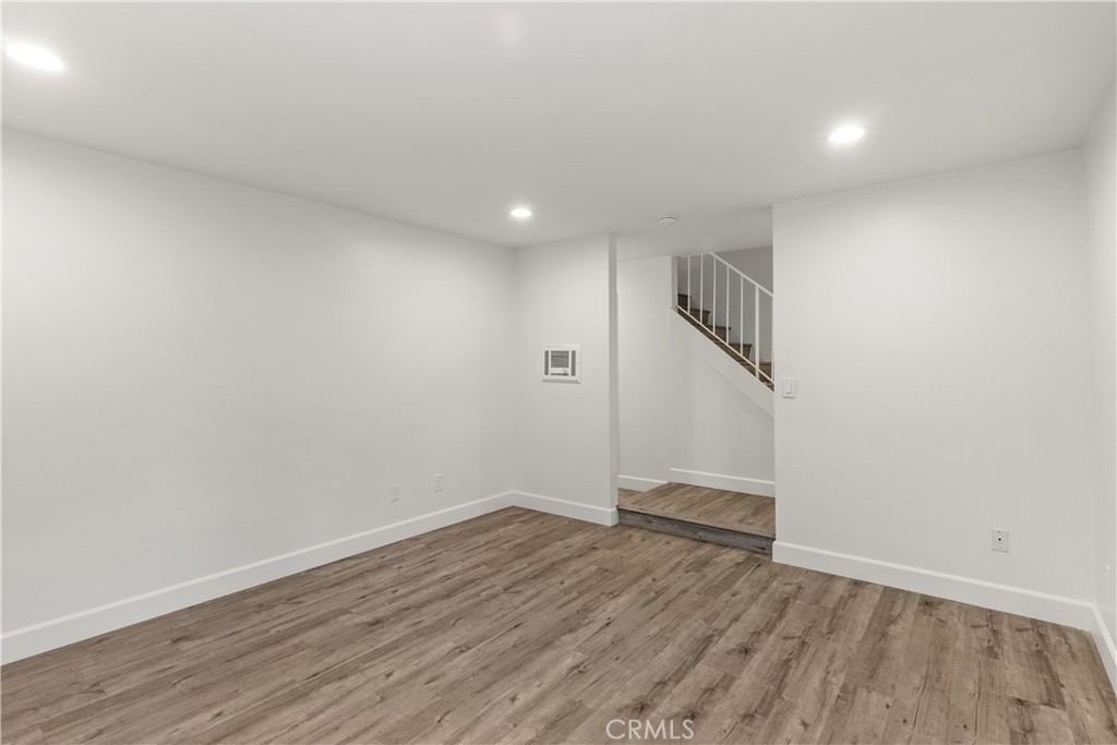 619 N Lucia Avenue N 1