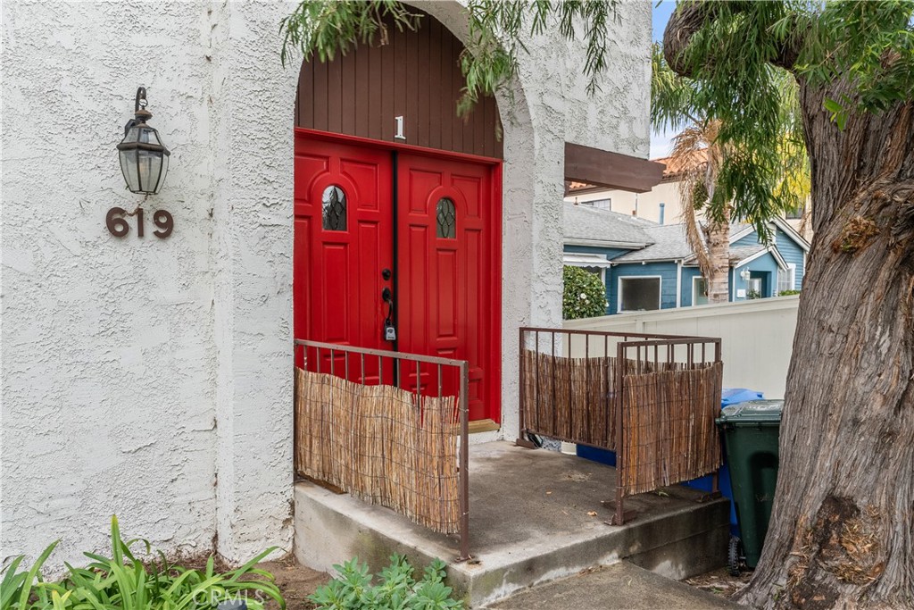 619 N Lucia Avenue N 1