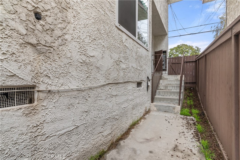 619 N Lucia Avenue N 1