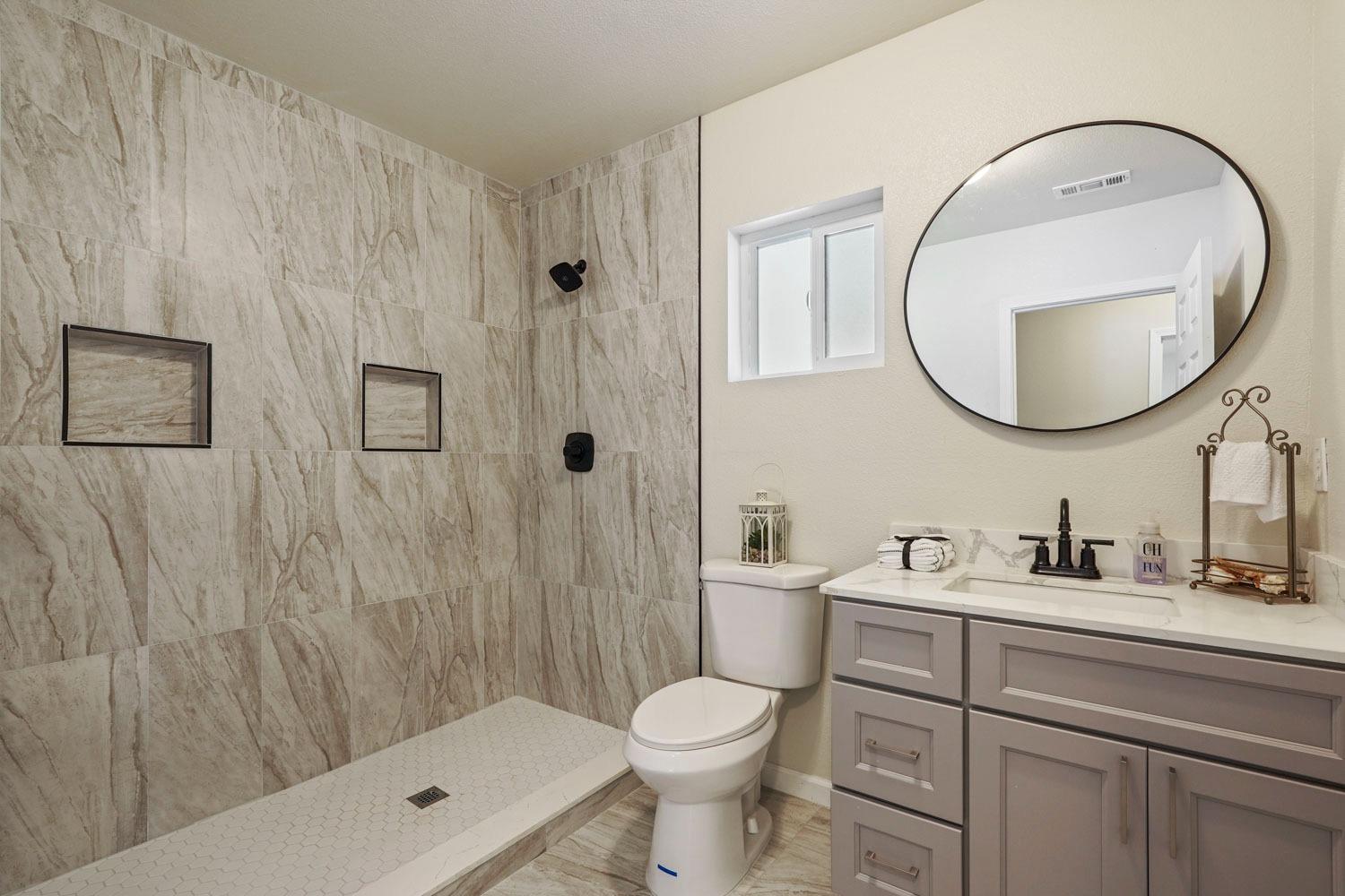 2703 E Poplar Street