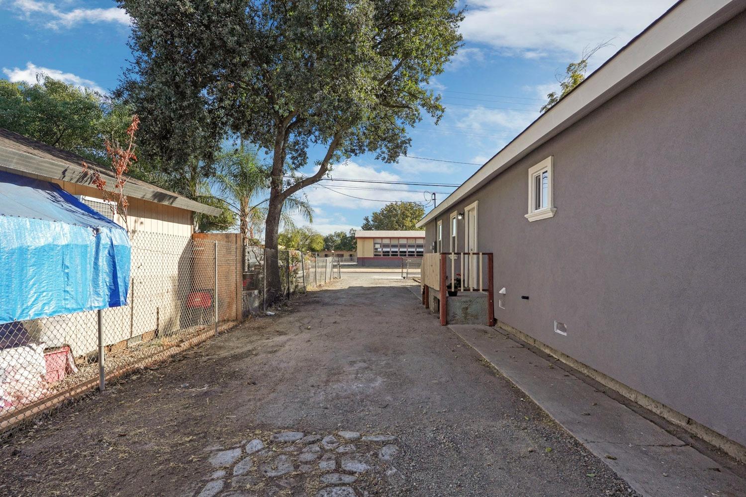 2703 E Poplar Street