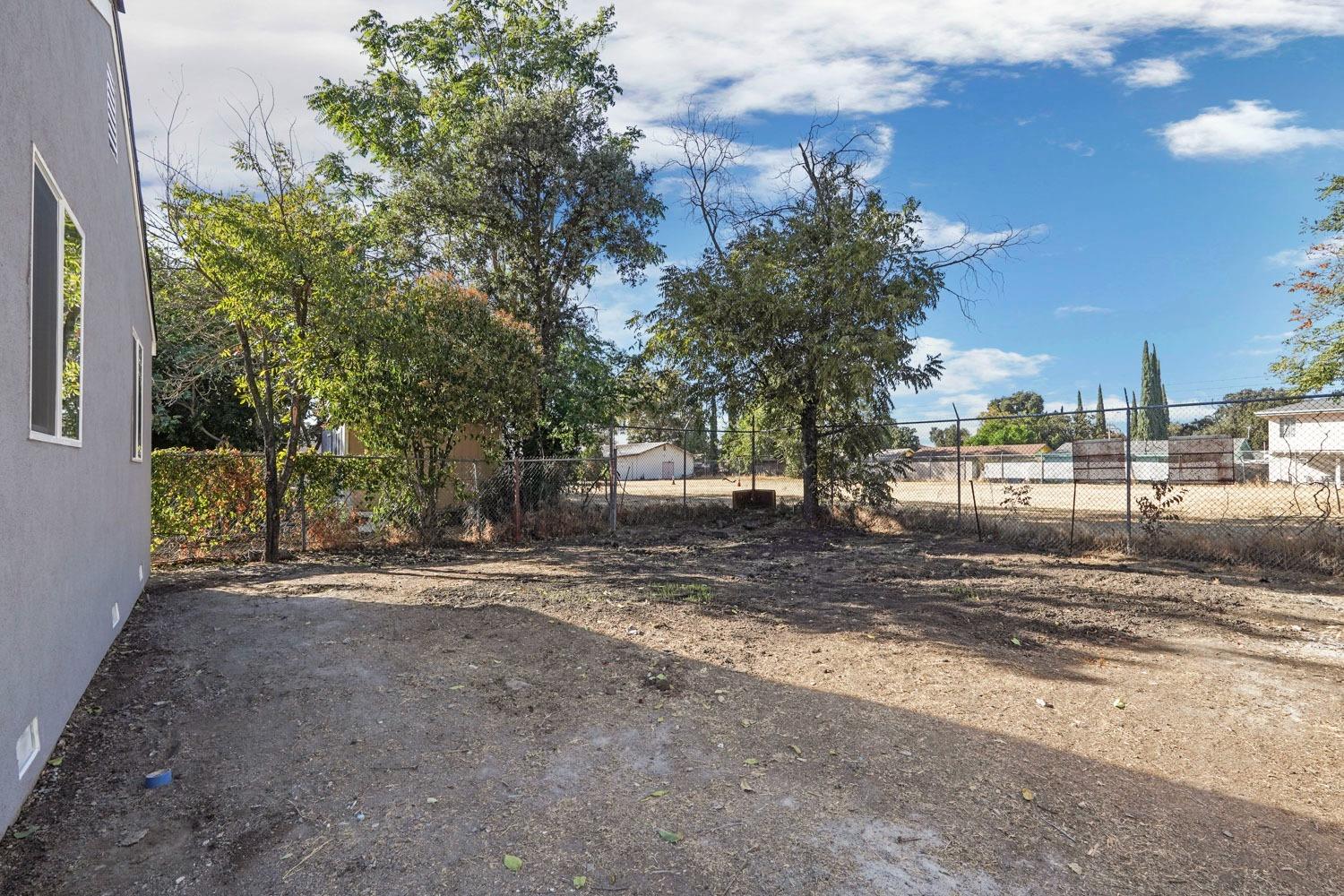 2703 E Poplar Street