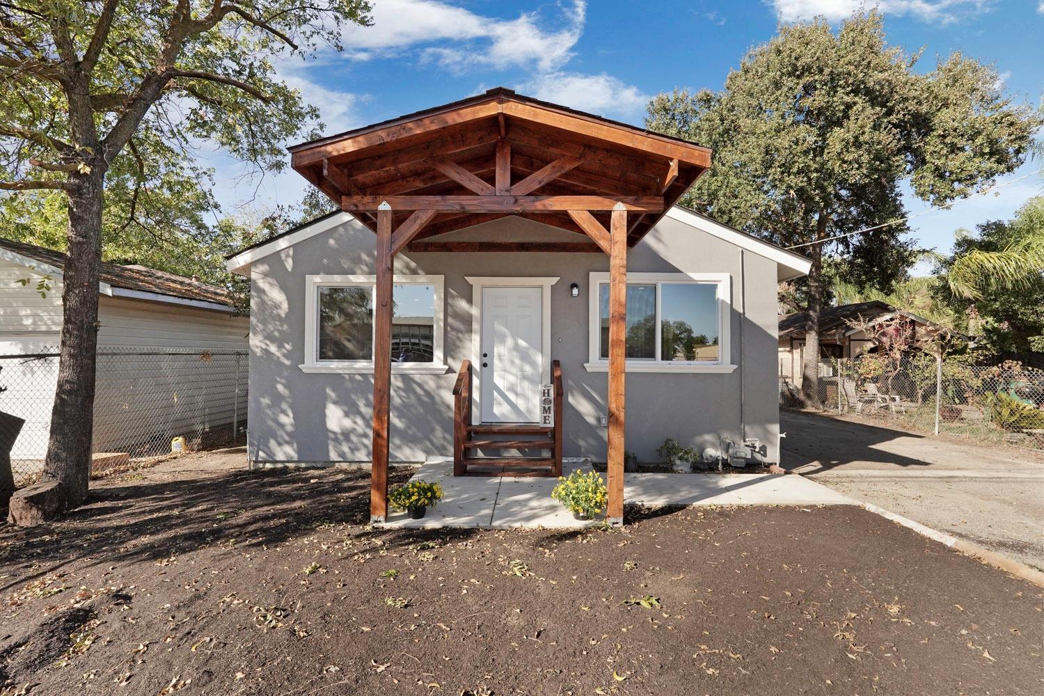 2703 E Poplar Street