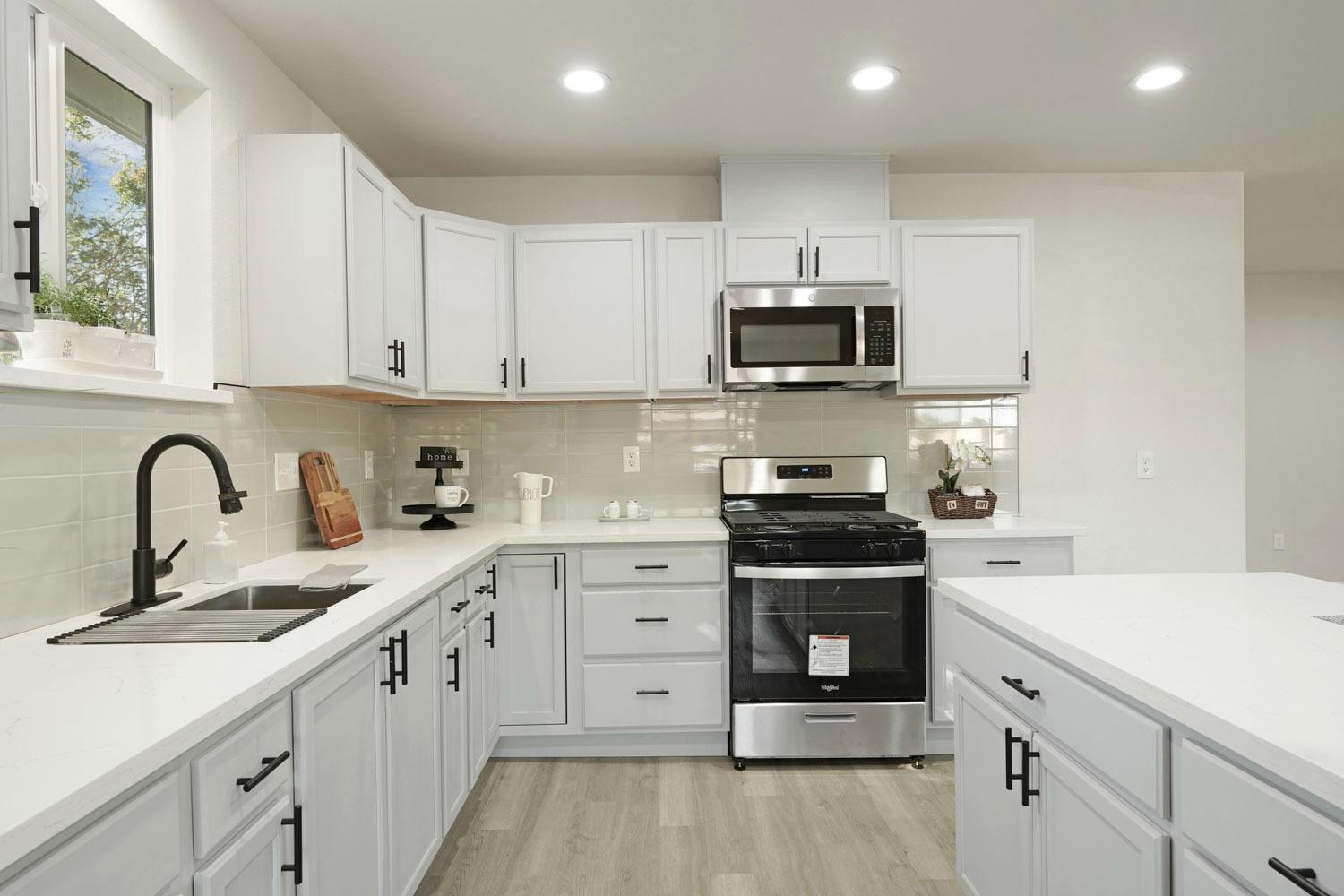 2703 E Poplar Street