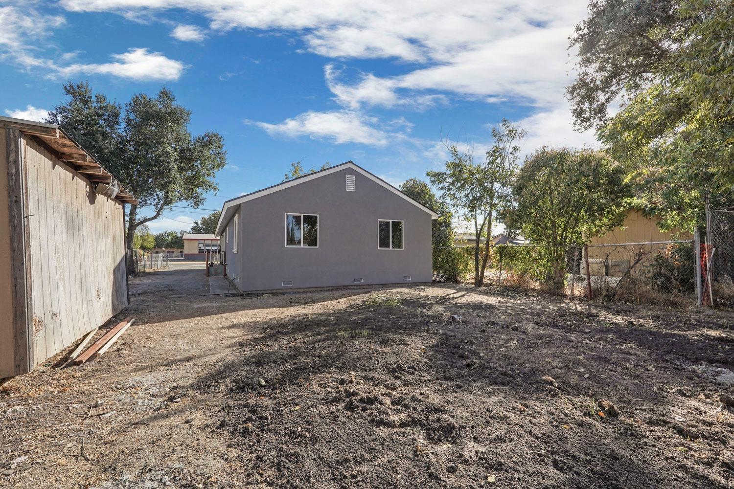 2703 E Poplar Street