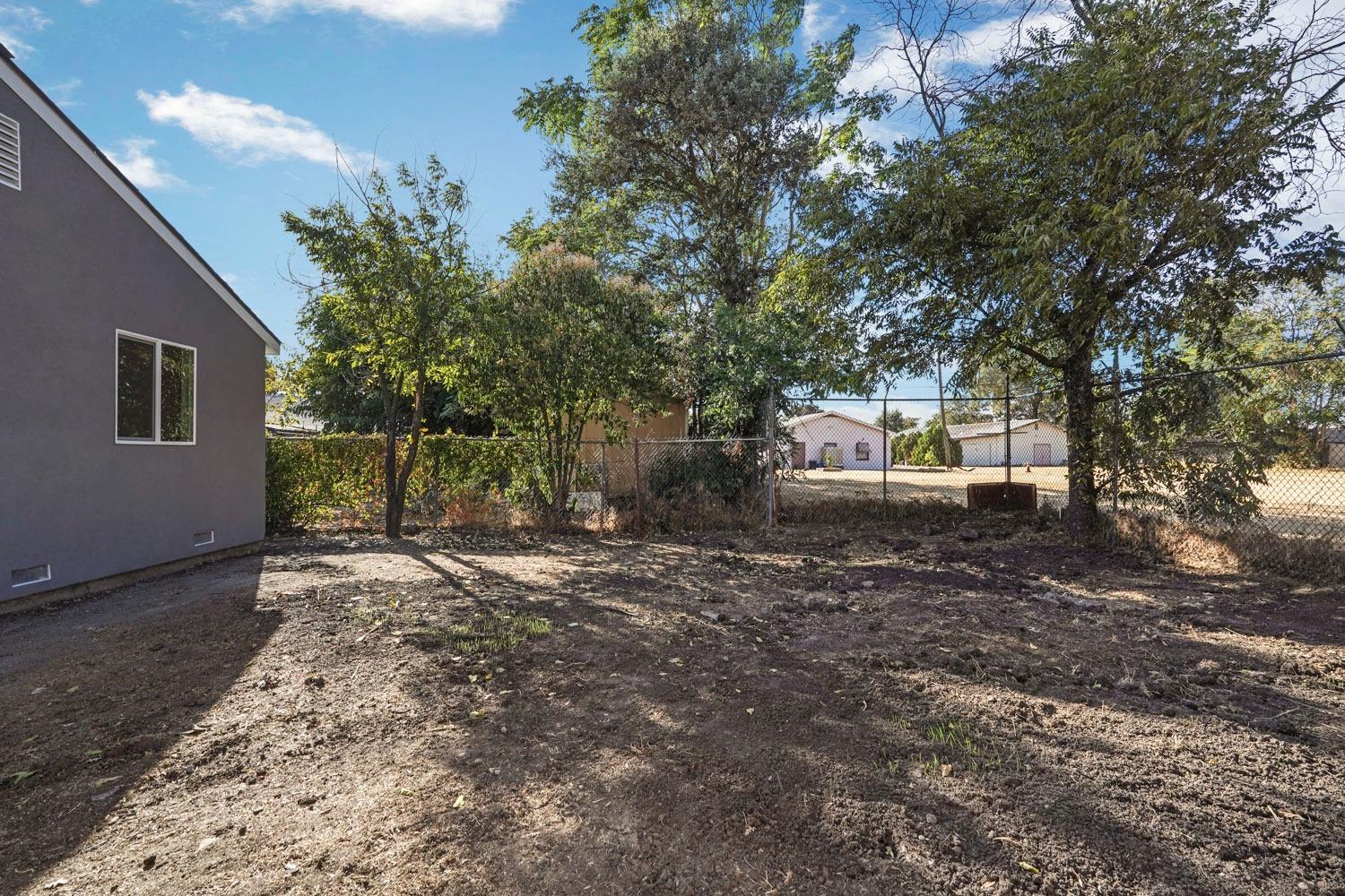 2703 E Poplar Street