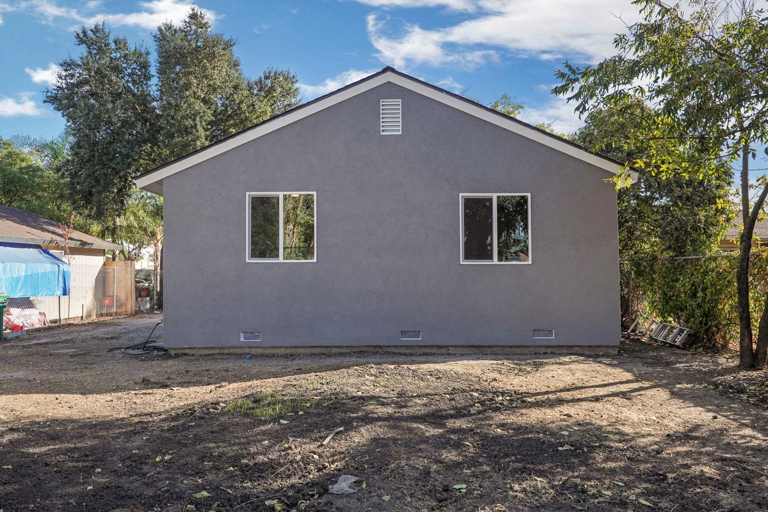 2703 E Poplar Street