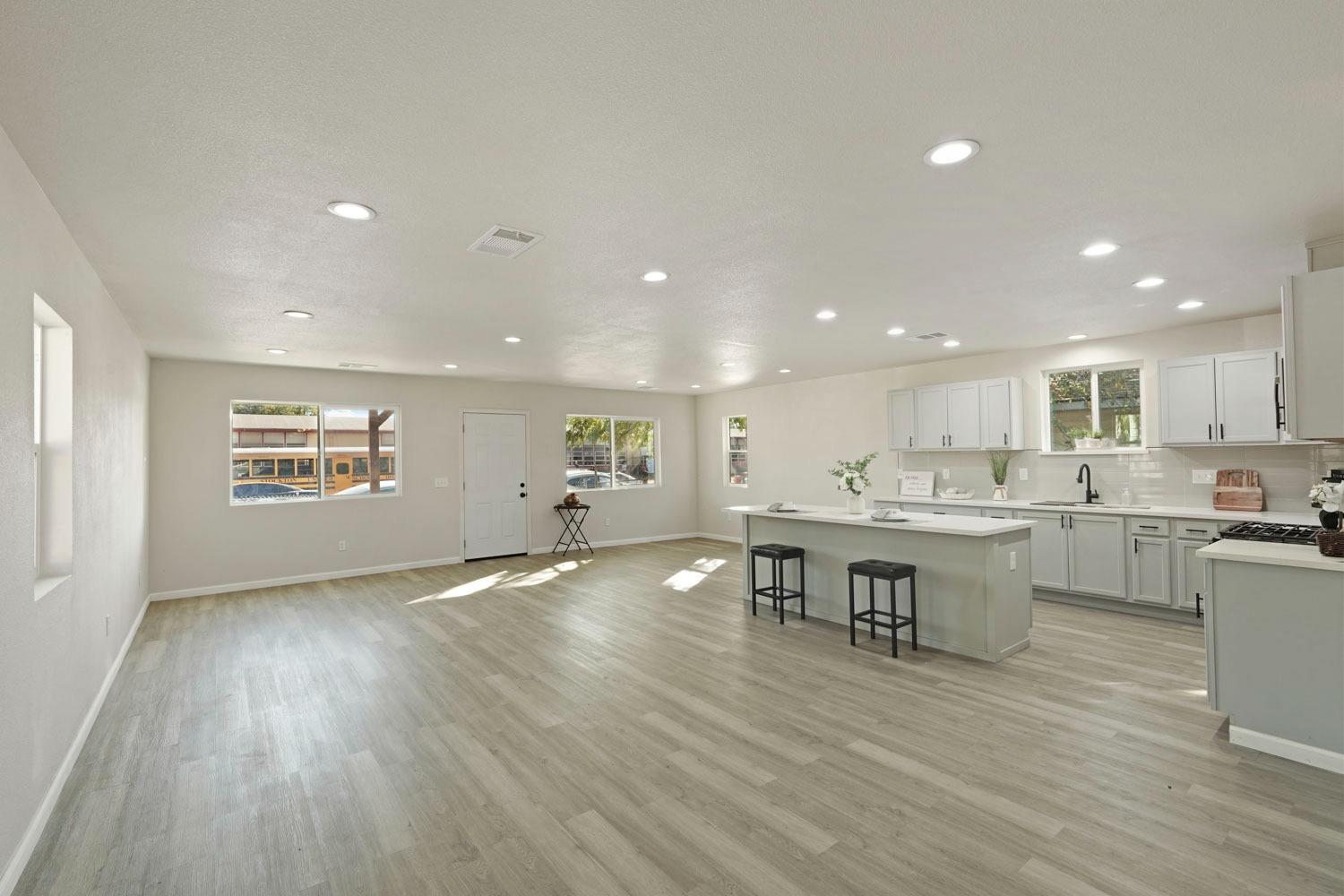 2703 E Poplar Street