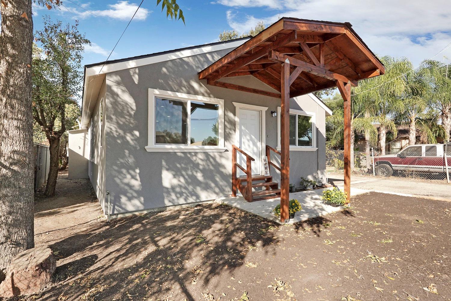 2703 E Poplar Street