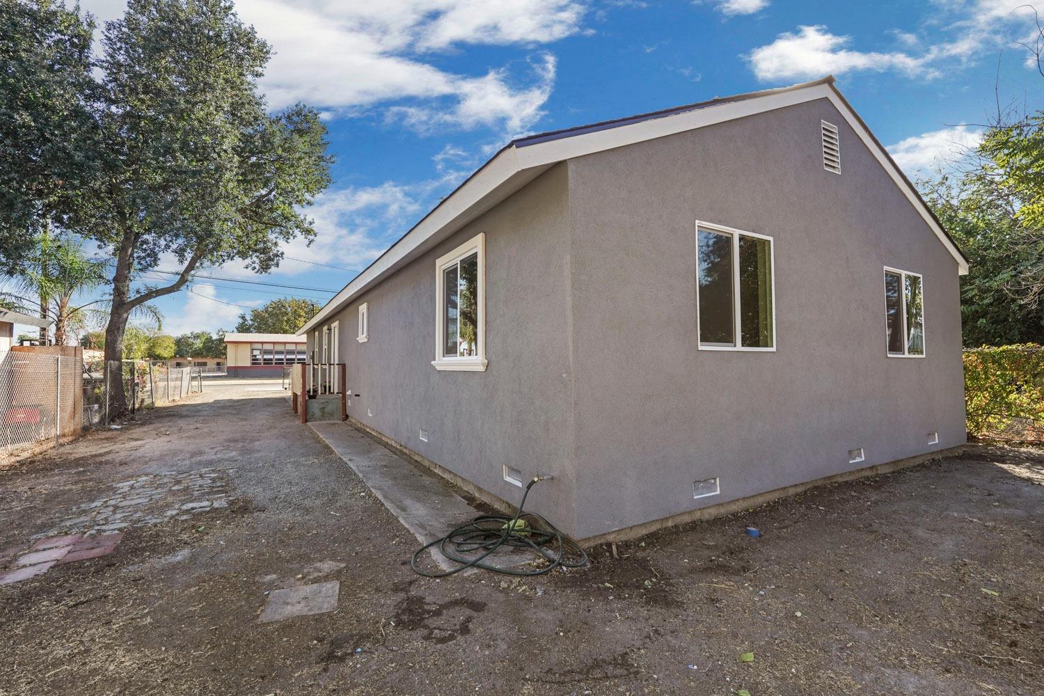 2703 E Poplar Street