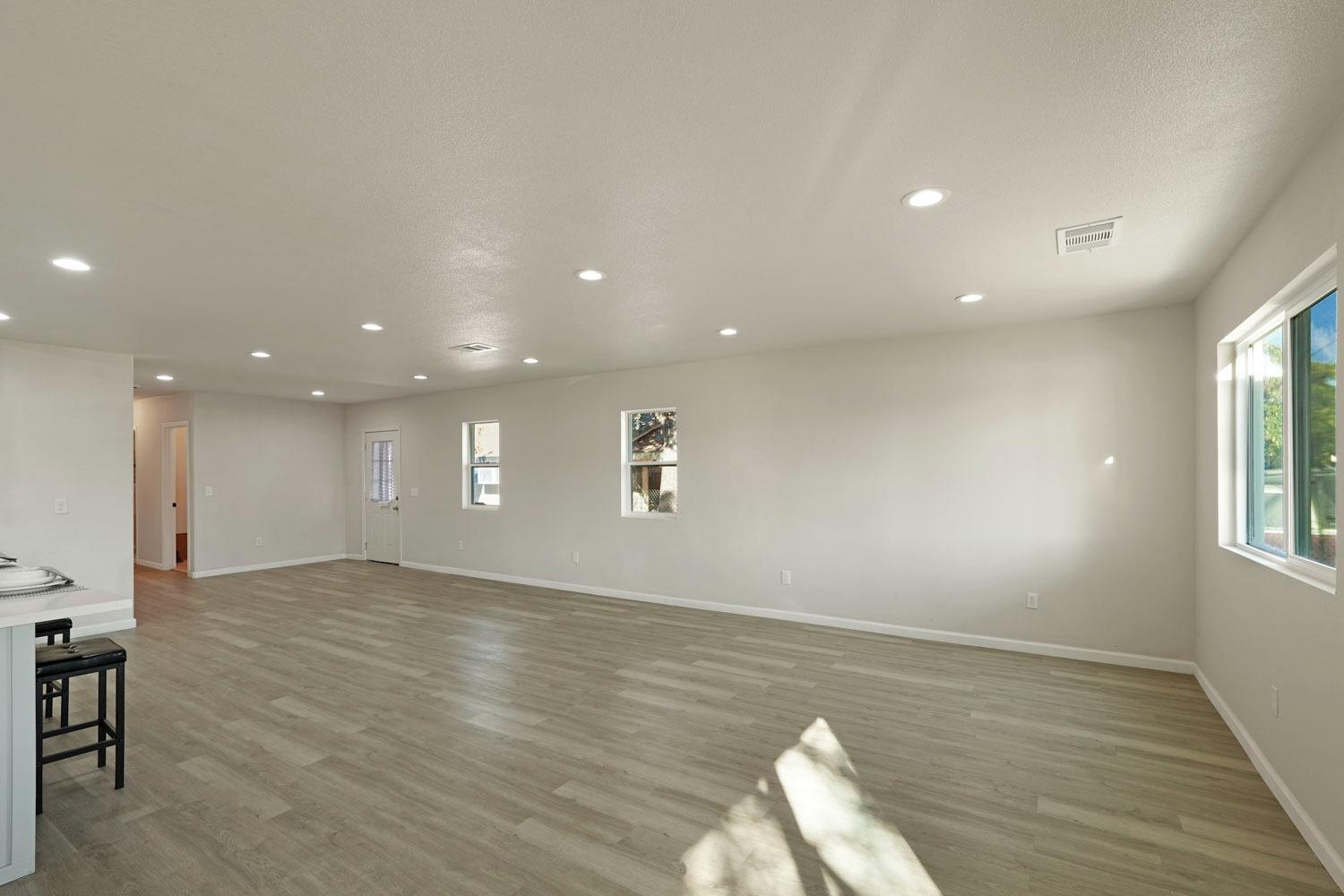 2703 E Poplar Street