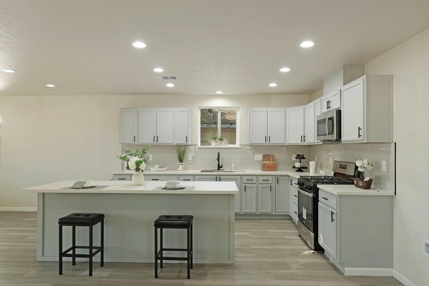 2703 E Poplar Street