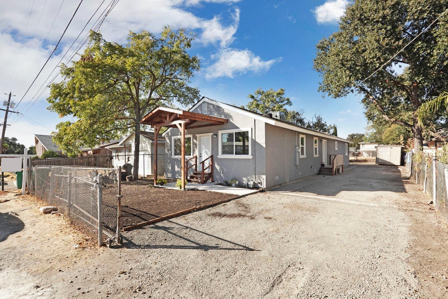 2703 E Poplar Street