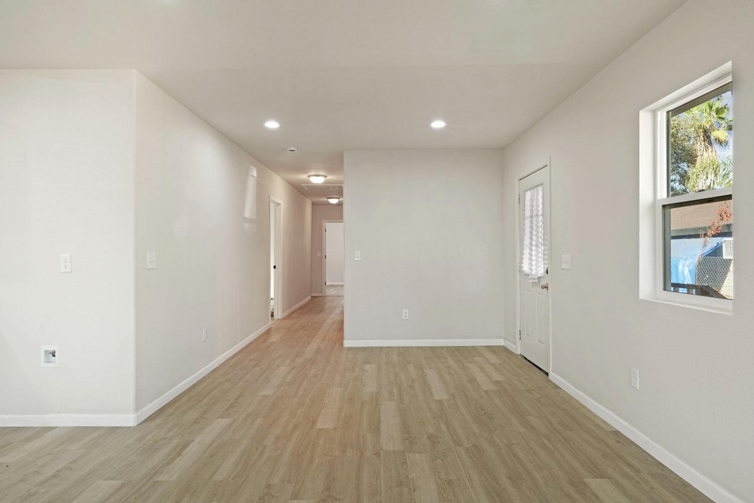 2703 E Poplar Street