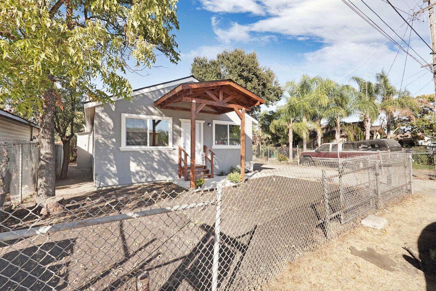 2703 E Poplar Street