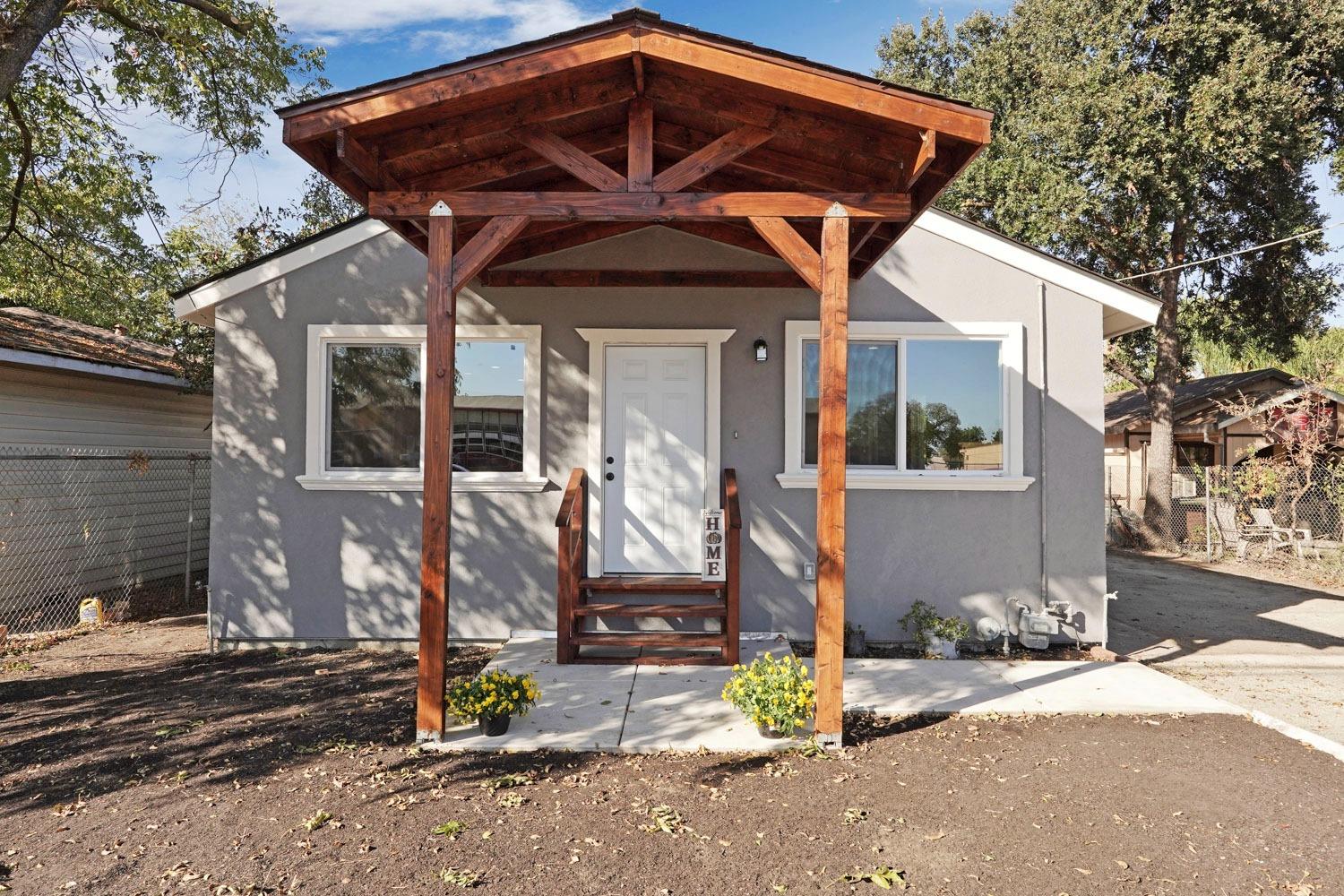 2703 E Poplar Street